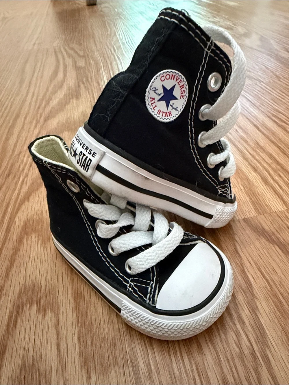 2c classic black high top Converse